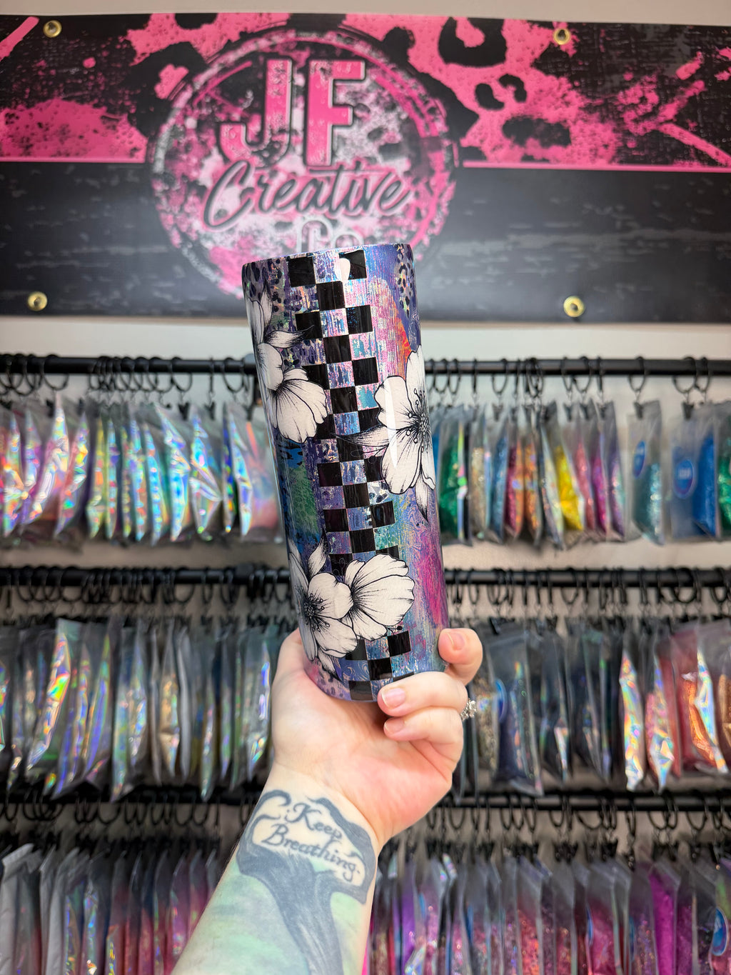 24oz Plump monochrome flowers